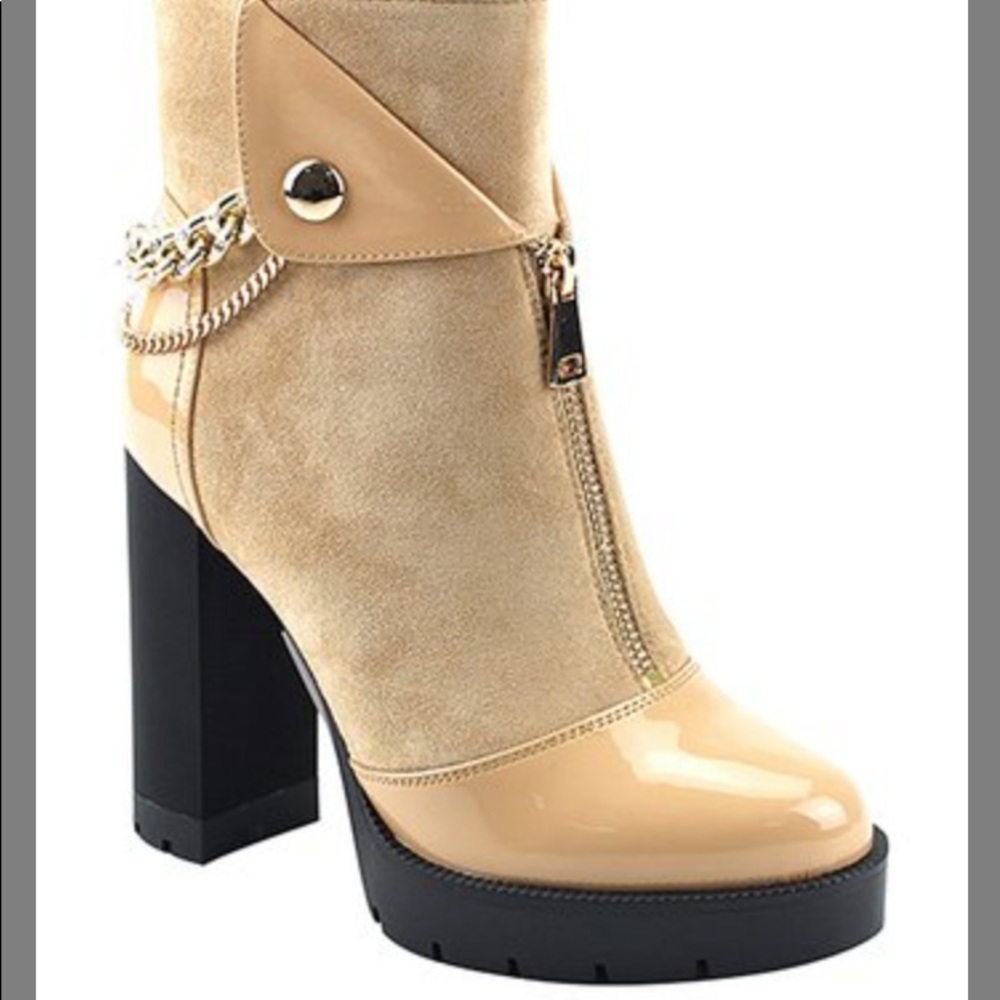 Selina
Camel Zip-Front Chain-Accent Bootie
Size: 8.5